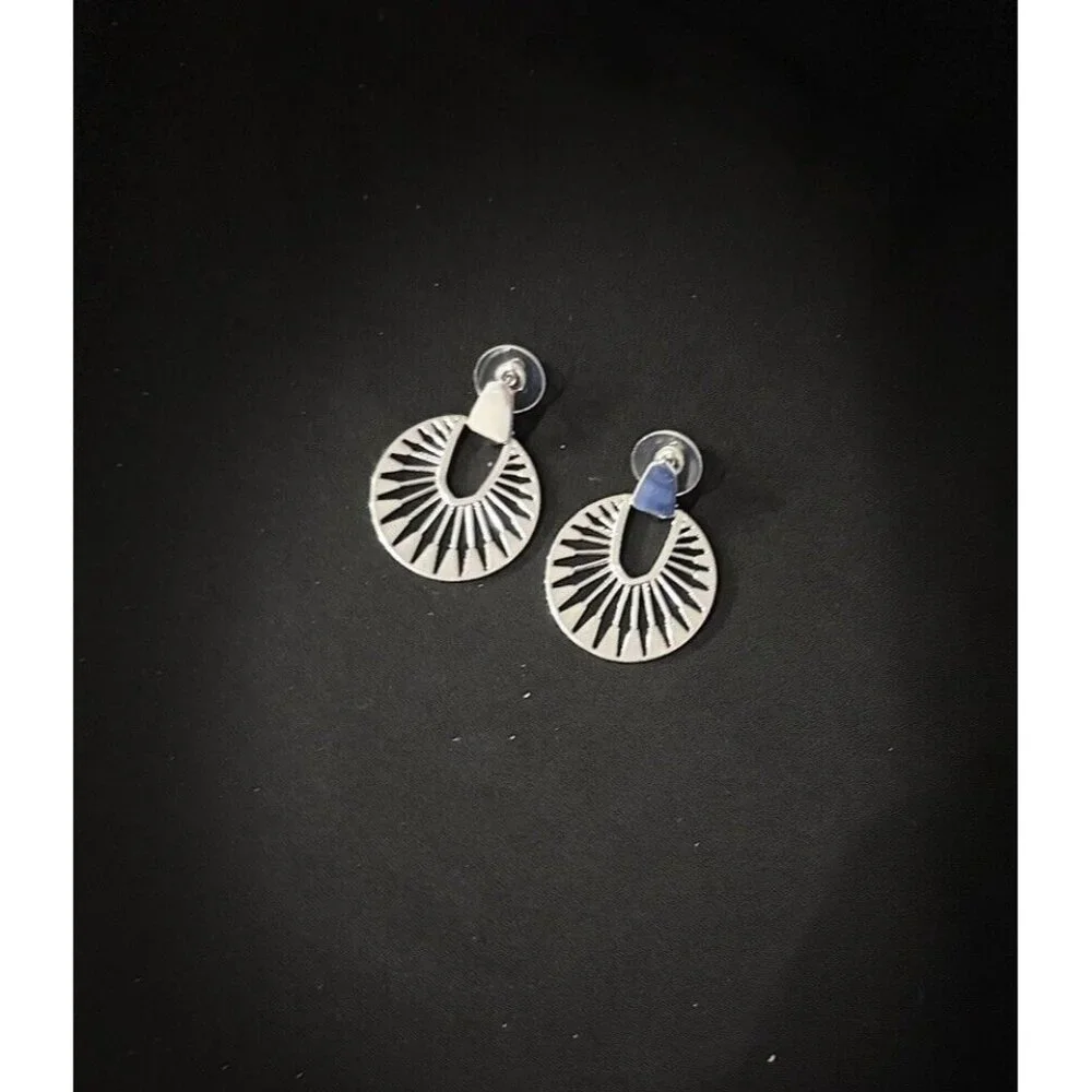 Kendra Scott Silver Fan Earrings - Picture 3 of 4